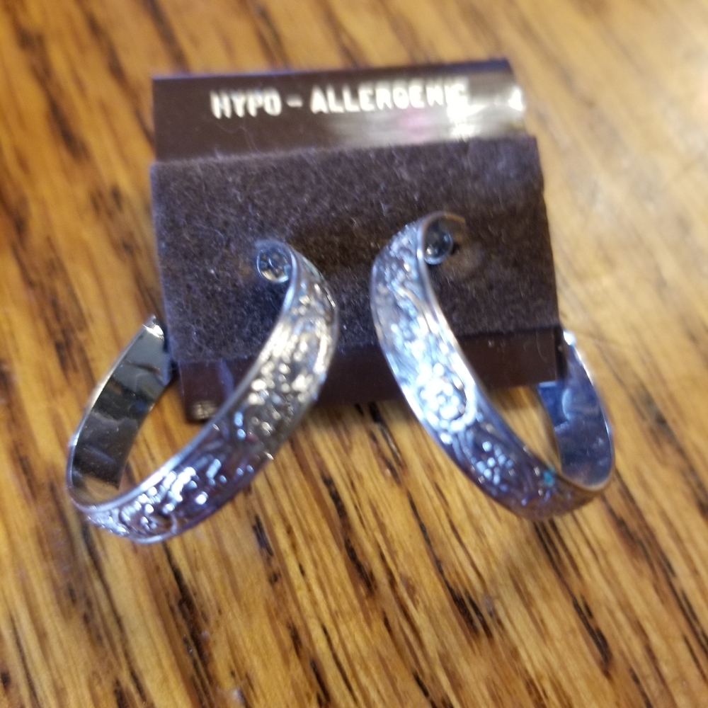 Earrings - Picture 2 of 3
